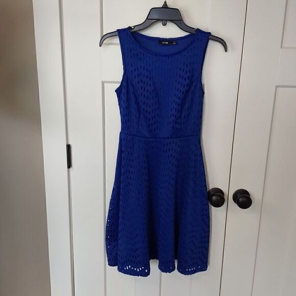 Apt. 9 Dress Fit and Flare Sz 4 Royal Blue - Picture 1 of 9